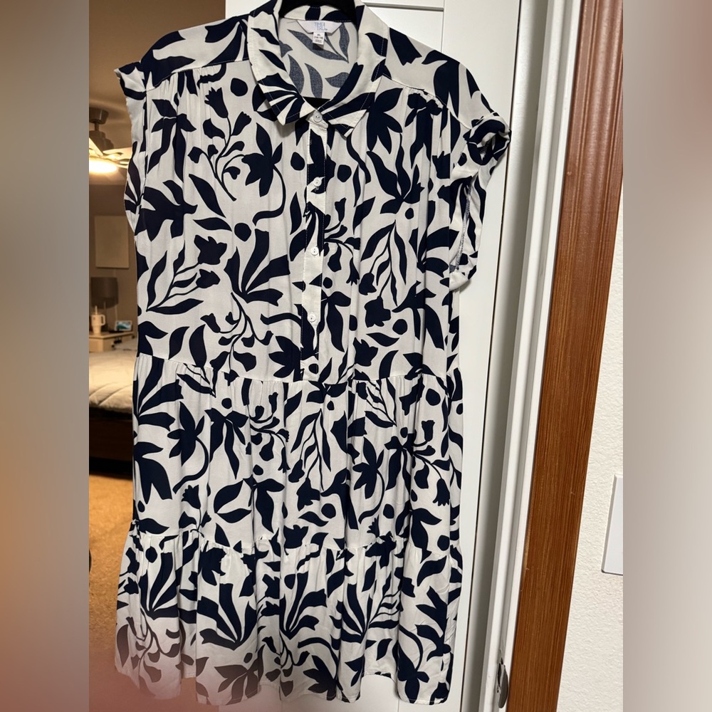 Time and Tru Navy and White Leaf Pattern Dress